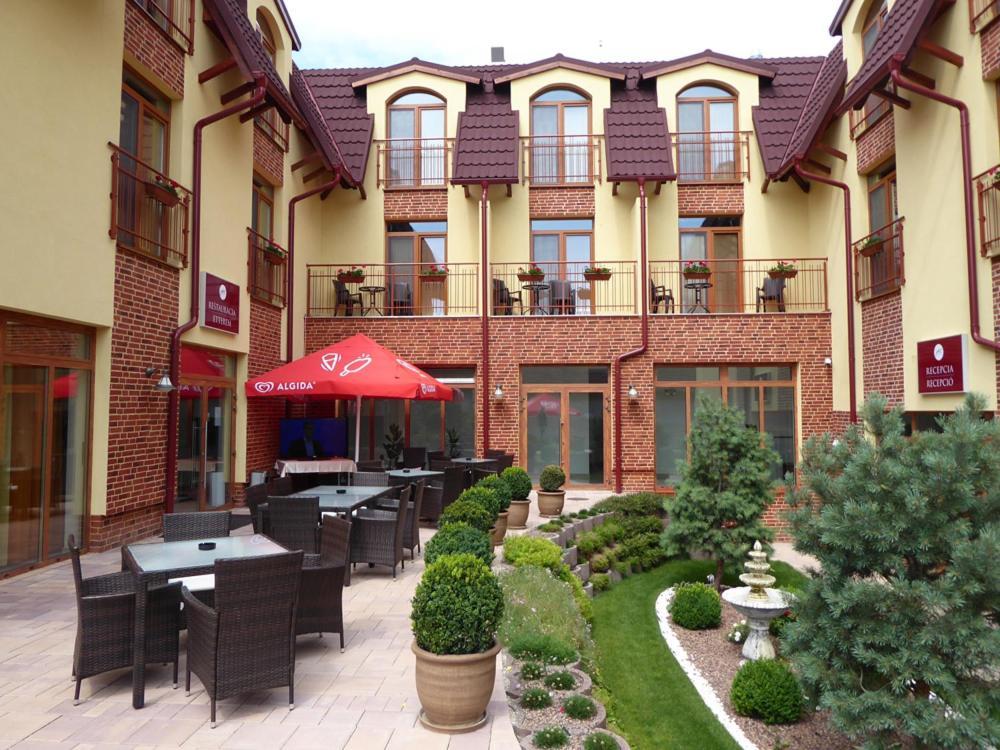 Jolan Pension & Restaurant Cicov Exterior photo